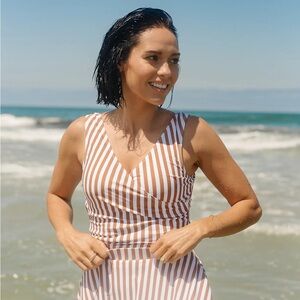 Honey Mark Basil Wrap Top Size Large